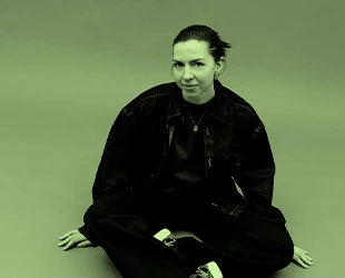 Naomi live at HHV Store	