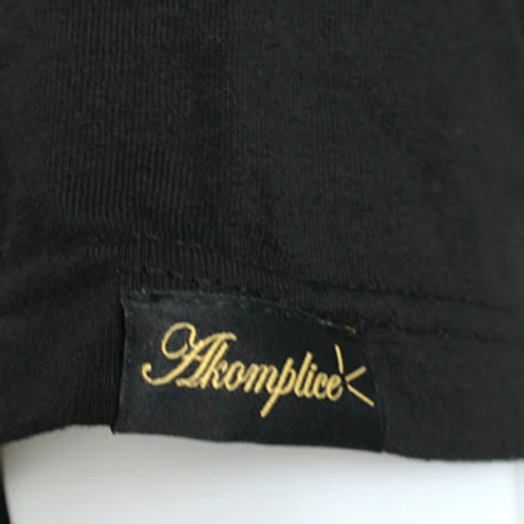 Akomplice - Choices T-Shirt