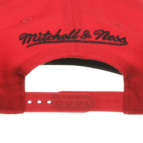 Mitchell & Ness - Chicago Bulls NBA Logo Snapback Cap