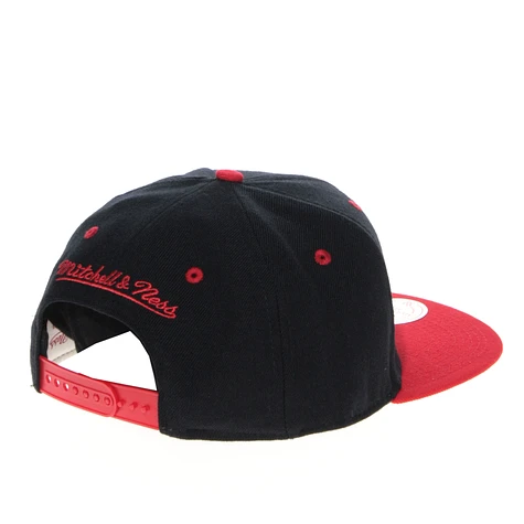 Mitchell & Ness - Chicago Bulls NBA Logo 2 Tone Snapback Cap