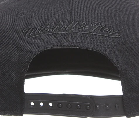 Mitchell & Ness - Los Angeles Kings NHL Arch Black On Black Snapback Cap