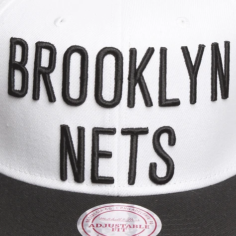 Mitchell & Ness - Brooklyn Nets XL Logo Snapback Cap