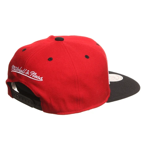 Mitchell & Ness - Chicago Bulls NBA Arch Gradient Snapback Cap