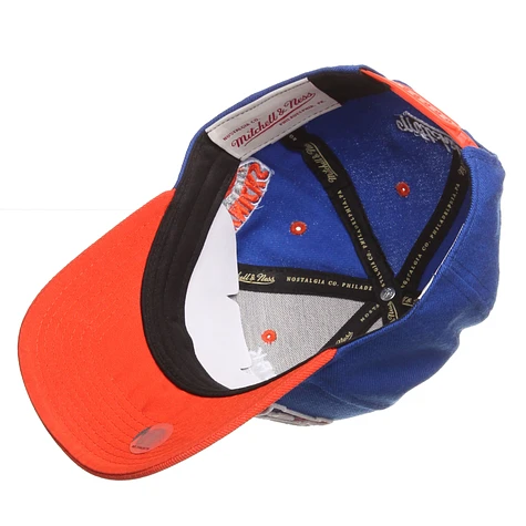 Mitchell & Ness - New York Knicks NBA Arch Gradient Snapback Cap