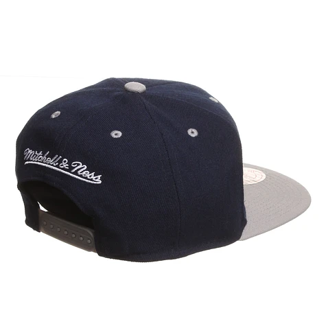 Mitchell & Ness - Georgetown Hoyas NCAA Arch Gradient Snapback Cap