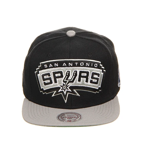 Mitchell & Ness - San Antonio Spurs NBA XL Logo 2 Tone Snapback Cap