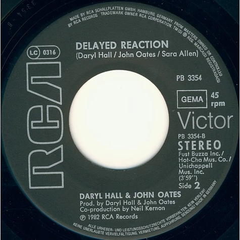 Daryl Hall & John Oates - Maneater B/W Delayed Reaction