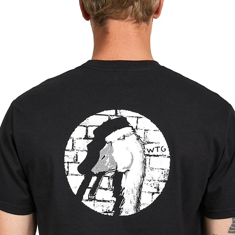 Waving The Guns - Gunter T-Shirt