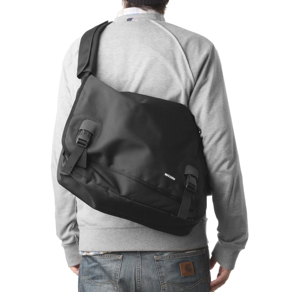 Incase - Nylon Messenger Bag