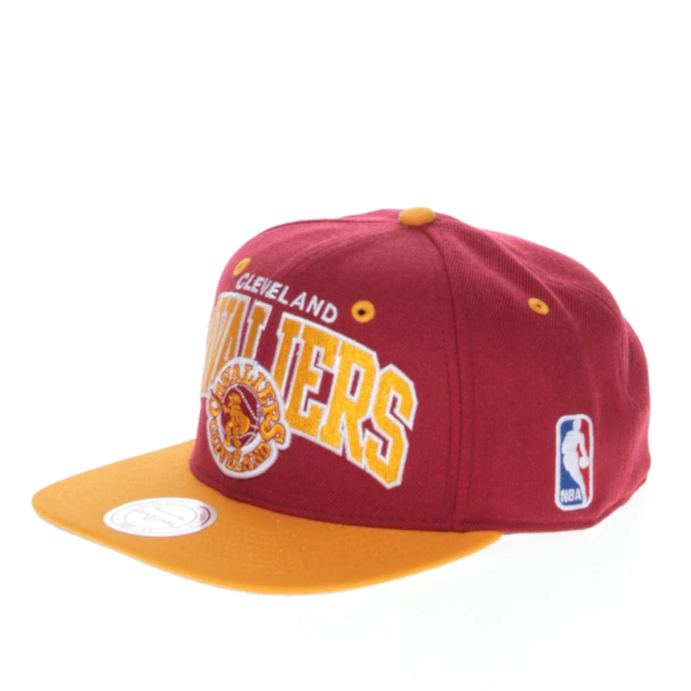 Mitchell & Ness - Cleveland Cavaliers NBA Logo 2 Tone Snapback Cap