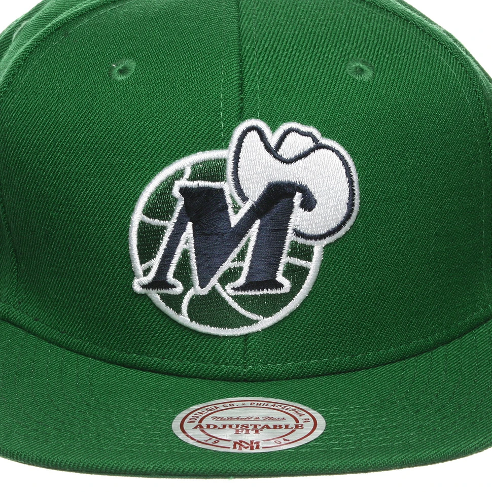 Mitchell & Ness - Dallas Mavericks NBA Basic Solid Team Snapback Cap