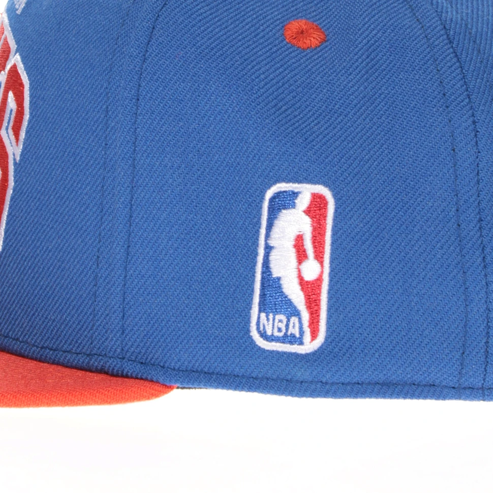 Mitchell & Ness - New York Knicks NBA Logo 2 Tone Snapback Cap