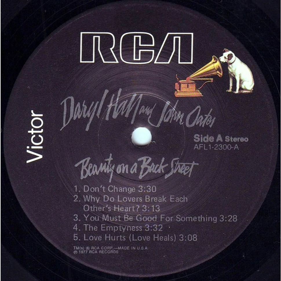 Daryl Hall & John Oates - Beauty On A Back Street