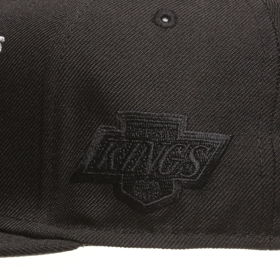 Mitchell & Ness - Los Angeles Kings NHL Blacked Out Script Snapback Cap