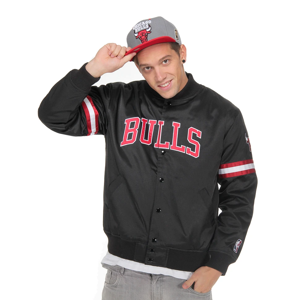 Mitchell & Ness - Chicago Bulls Backup Satin Jacket