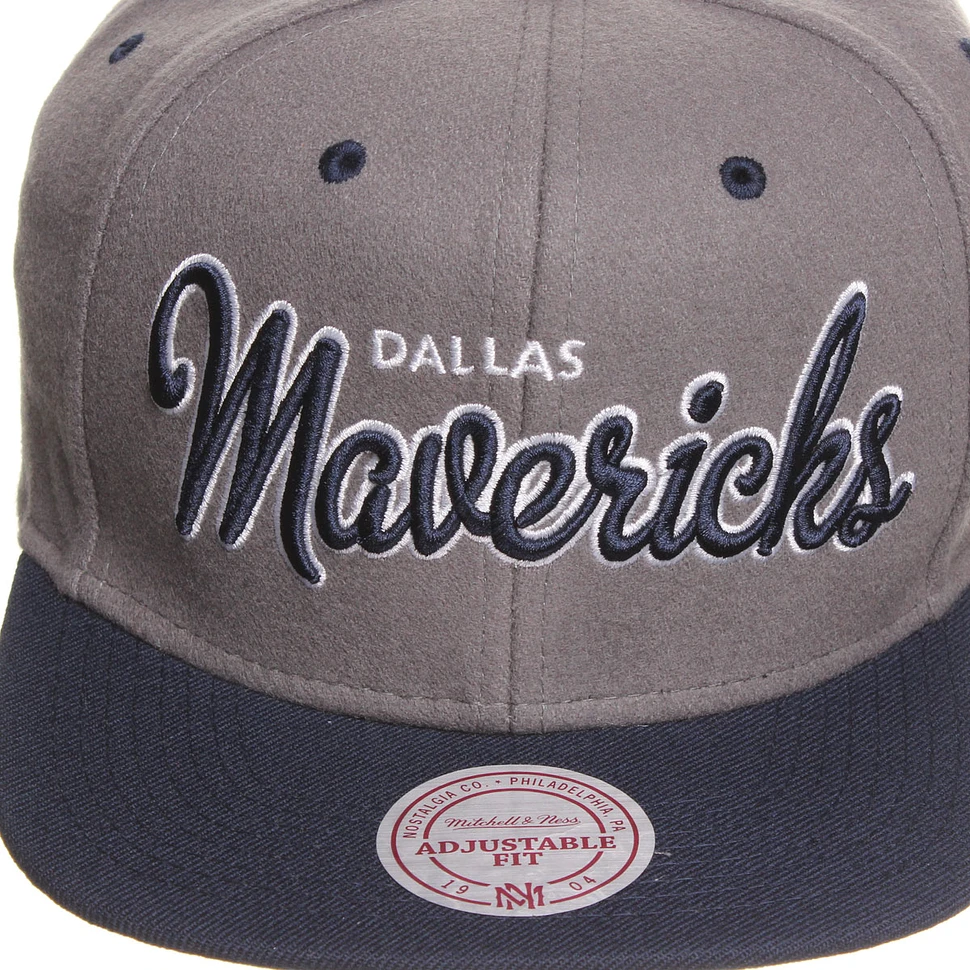Mitchell & Ness - Dallas Mavericks NBA Melton Script Snapback Cap