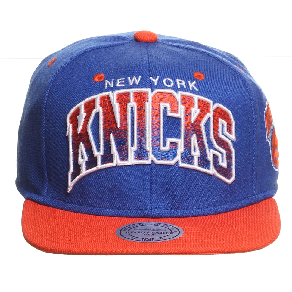 Mitchell & Ness - New York Knicks NBA Arch Gradient Snapback Cap