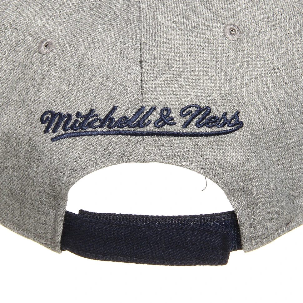 Mitchell & Ness - Georgetown Hoyas NCAA Team Pop Snapback Cap