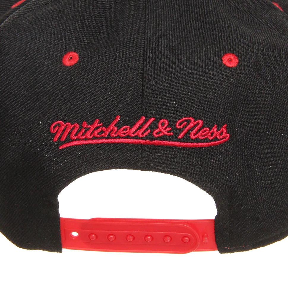 Mitchell & Ness - Chicago Blackhawks NHL Black 2 Tone Snapback Cap