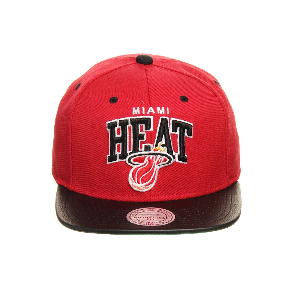 Mitchell & Ness - Miami Heat NBA Leather Team Arch Snapback Cap