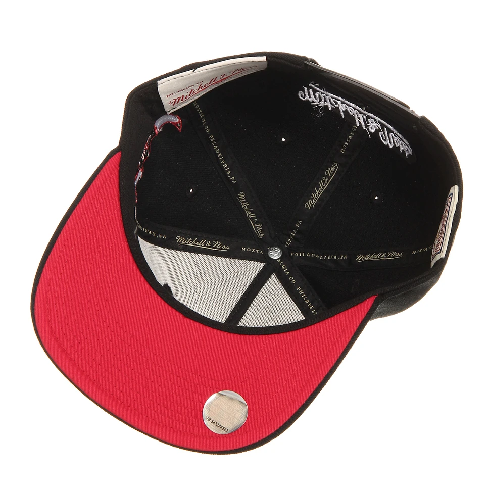 Mitchell & Ness - Chicago Bulls NBA Blacked Out Sonic Snapback Cap