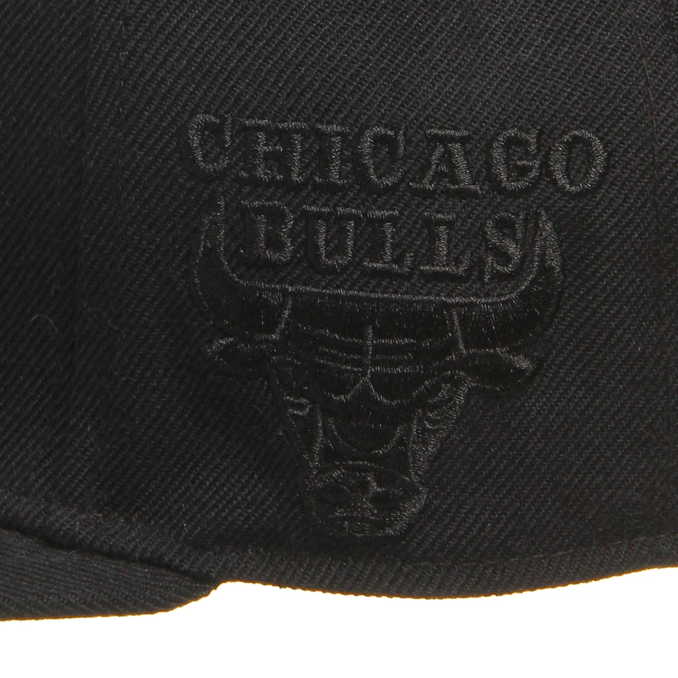 Mitchell & Ness - Chicago Bulls Upside Down Snapback Cap