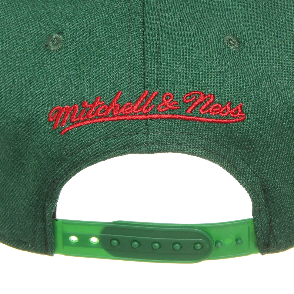 Mitchell & Ness - Milwaukee Bucks NBA Wool Solid Snapback Cap