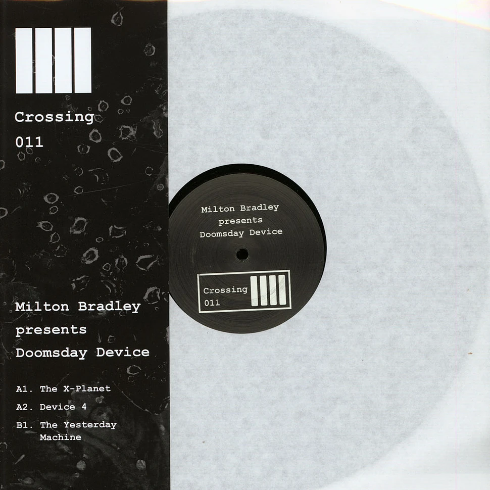 Milton Bradley presents Doomsday Device - Crossing 011