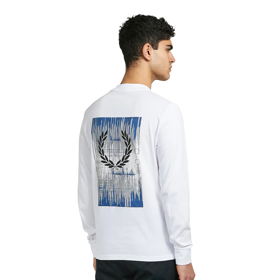 Fred Perry - Graphic Soundwaves Long Sleeve