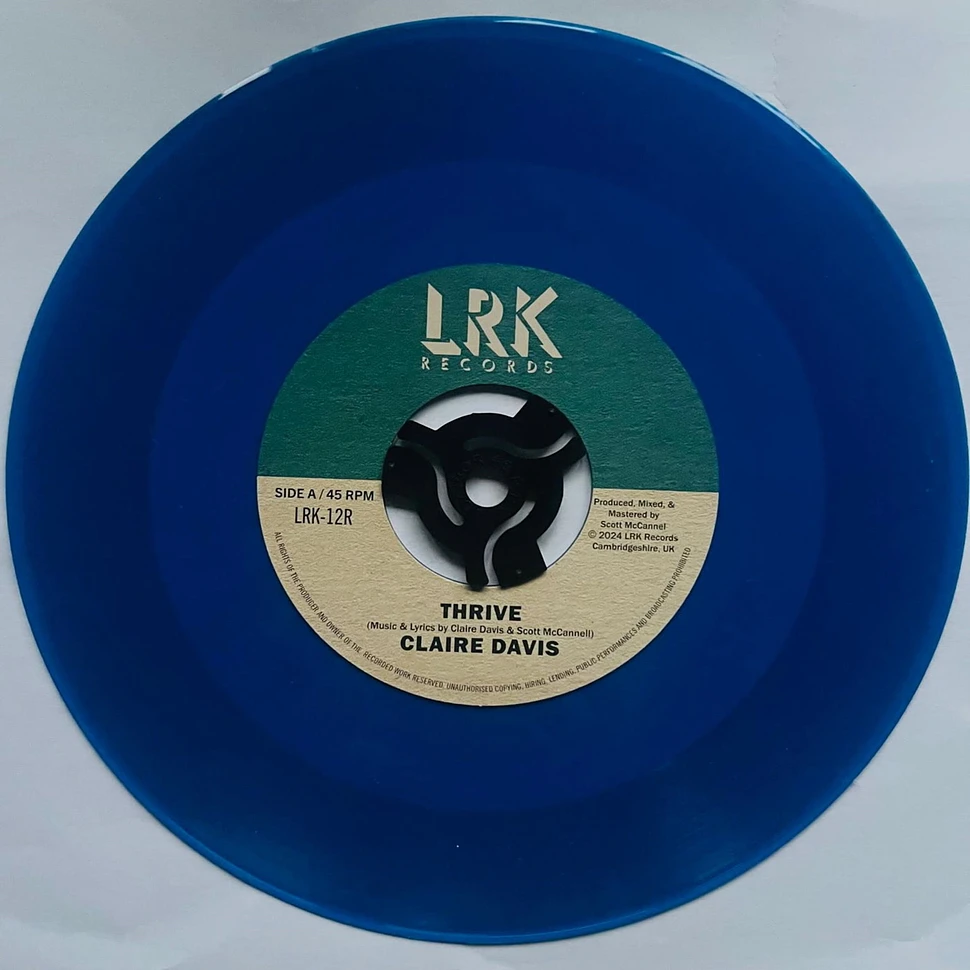 Claire Davis – Thrive / Playground MzQtOTMwNi5qcGVn.jpeg