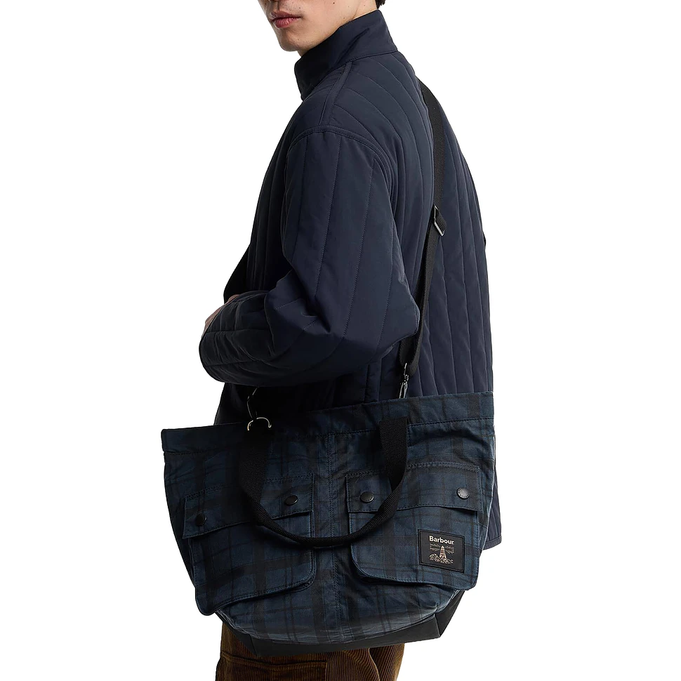 BARBOUR 필드 왁스 캐리 올 토트백